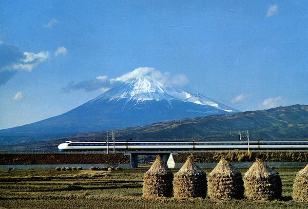 1 ภูเขาฟูจิ (Mount Fuji)