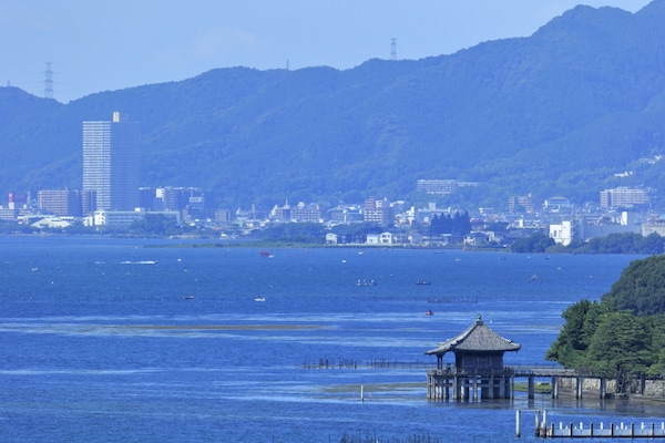 1. ทะเลสาบบิวะโกะ (Lake Biwa)