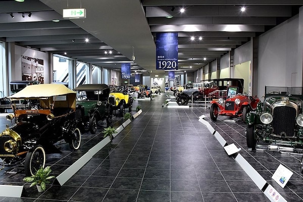 7 พิพิธภัณฑ์รถยนต์โตโยต้า (Toyota Automobile Museum)
