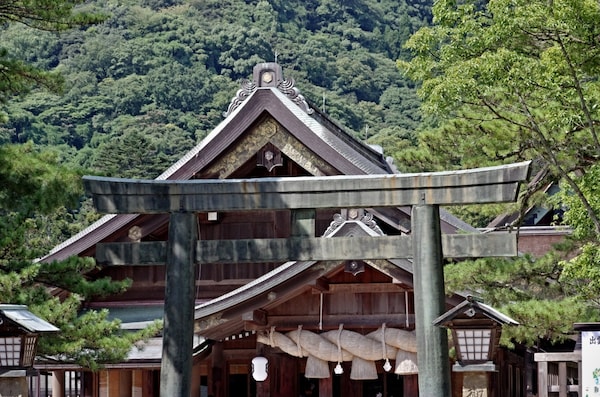 1. ศาลเจ้าอิซุโมะไทฉะ (Izumo-Taisha Grand Shrine)