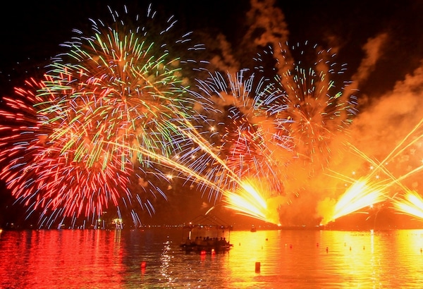 隨著花火舞出一片天的盛夏祭典｜宮津燈籠流放花火大會＠京都