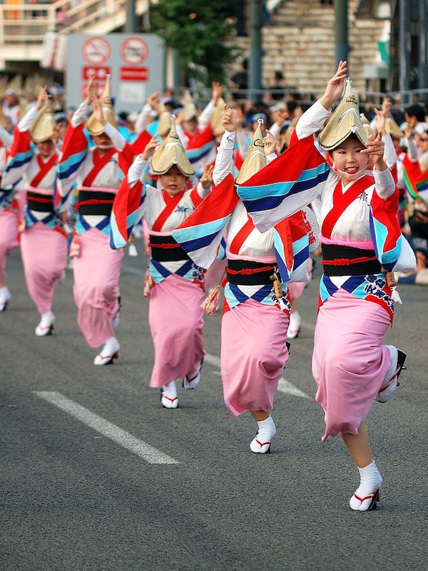 5 เทศกาลอาวะโอโดริ (Awa Dance Festival)