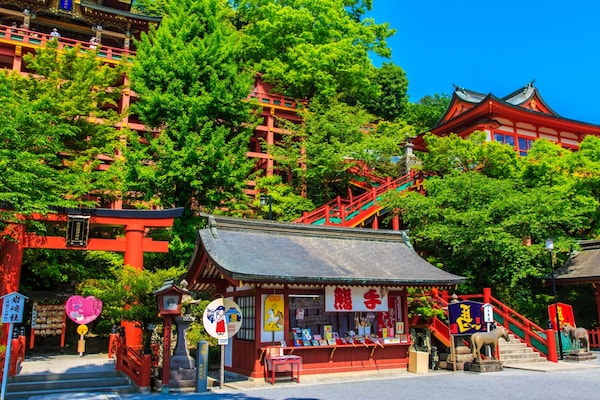 ศาลเจ้ายูโทะคุอินาริ (Yutoku Inari Shrine)