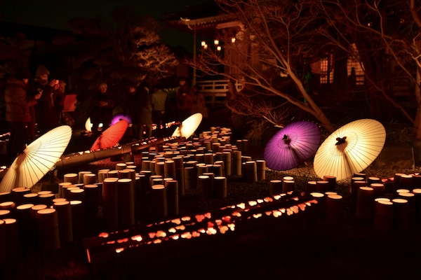 16. เทศกาลโคมไฟยามากะ จังหวัดคุมาโมโตะ (Yamaga Lantern Festival, Kumamoto)