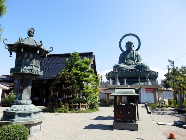 8 พระใหญ่ทากาโอกะ (Takaoka-Daibutsu Great Buddha)
