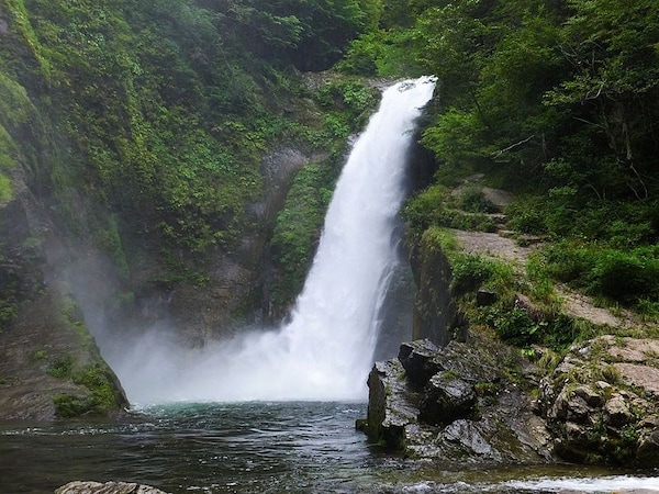 น้ำตกอะกิอุ (Akiu Great Falls)