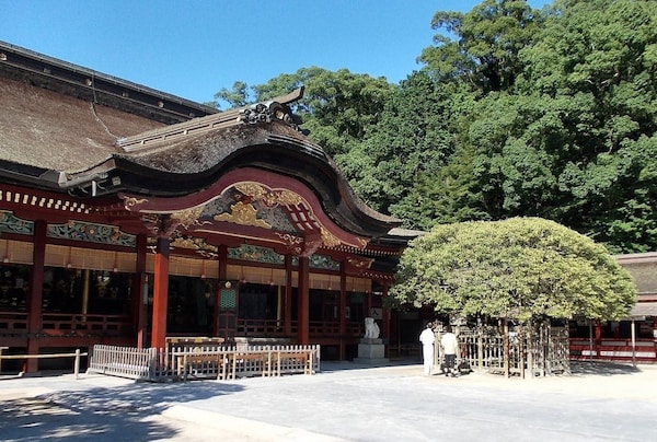 1. ศาลเจ้าดาไซฟุเทนมังงุ  (Dazaifu Tenmangu Shrine)