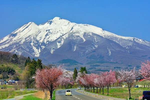 2. ภูเขาอิวากิ (Mt.Iwaki) จังหวัดอาโอโมริ (Aomori)