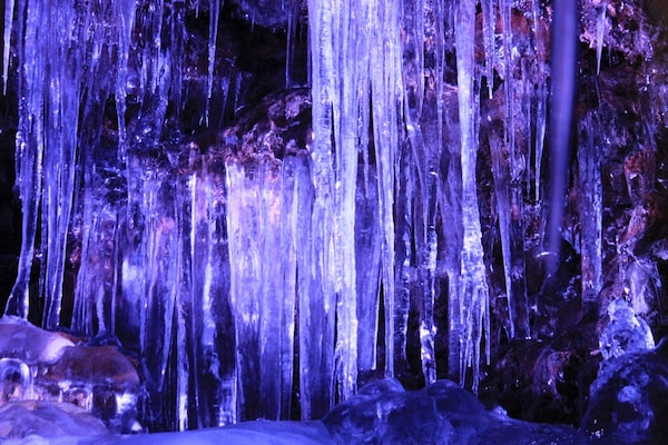 7 ถ้ำน้ำแข็งนารุซาวะ จังหวัดยามานาชิ (Narusawa Ice Cave, Yamanashi)