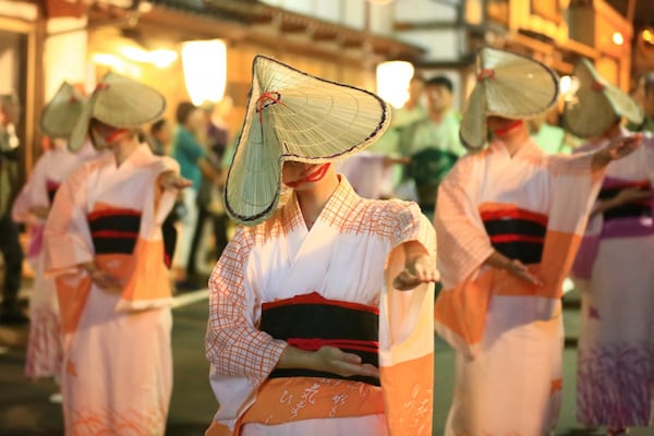 16 เทศกาลโอวาระ คาเซะ โนะ บ้ง เมืองยัตสึโอะ จังหวัดโทยามะ (Owara Kaze no Bon, Yatsuo, Toyama)