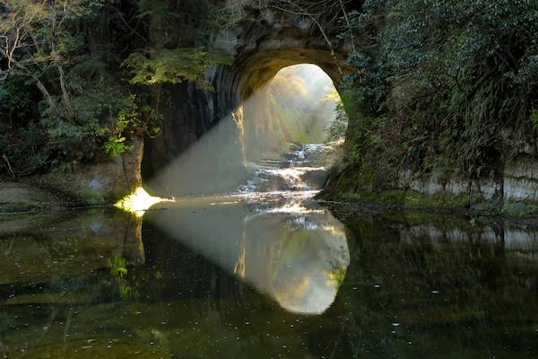 龟岩洞窟：心形光影的世外桃源
