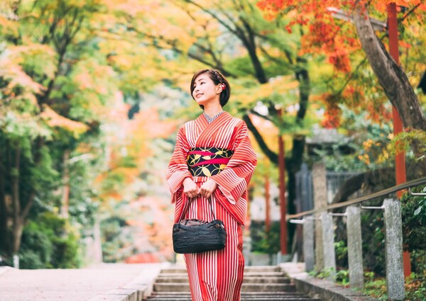 4. กิโมโน (Kimono) (着物)