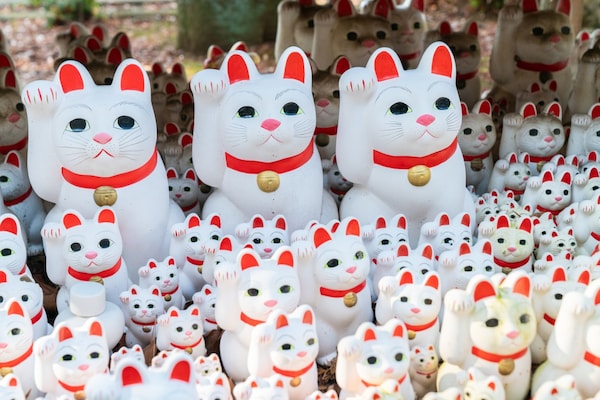 30 แมวกวัก มาเนกิ เนโกะ (Maneki Neko)