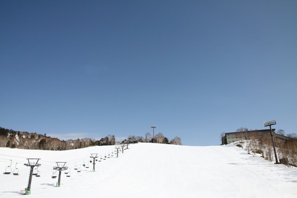 群马县：万座温泉滑雪场