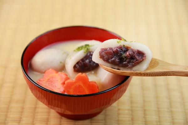 3. อันโมจิโซนิ (Anmochizoni)：โมจิไส้ถั่วแดงในซุปของจังหวัดคางาวะ (Kagawa)