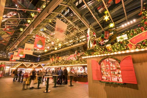 10. ตลาดคริสต์มาสรปปงงิ ฮิลล์ โตเกียว (Roppongi Hills Christmas Market, Tokyo)