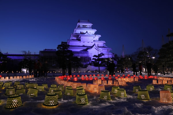 7. เทศกาลเทียนประดับภาพวาดของดินแดนไอซุ จังหวัดฟุคุชิมะ (Aizu Painted Candle Festival, Fukushima)