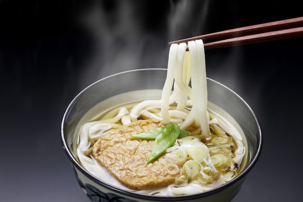 大阪靈魂美食「烏龍麵」也與高湯有著密切的關係