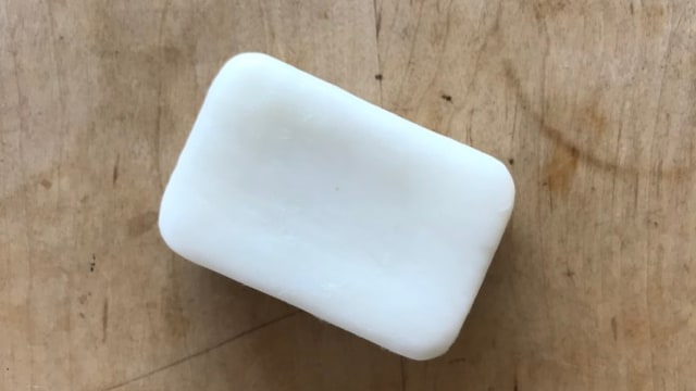 食器洗い用の固形石鹸を使用