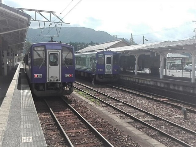 遠出や旅行は好きではなく、単に日帰りで車窓の景色を眺めることを楽しむ、乗り鉄したときの電車の写真