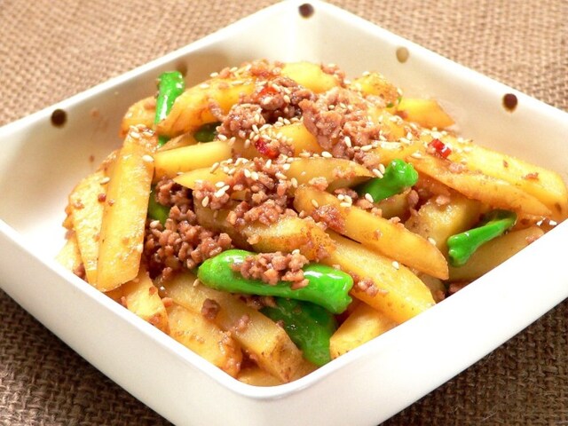 新じゃがのひき肉キンピラ