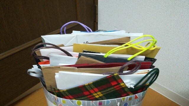 包装紙や紙袋、文具類などは、「こんなに要らないよね」と言えば納得してもらいやすい
