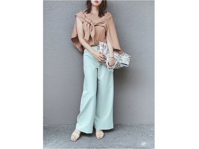高見え度も抜群! ユニクロのきれいめニットトップスが狙い目 出典:WEAR