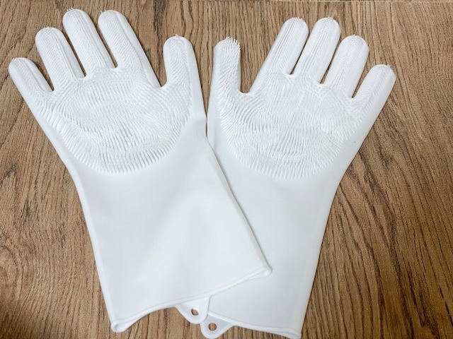 3COINSのシリコンブラシ手袋 550円(税込)