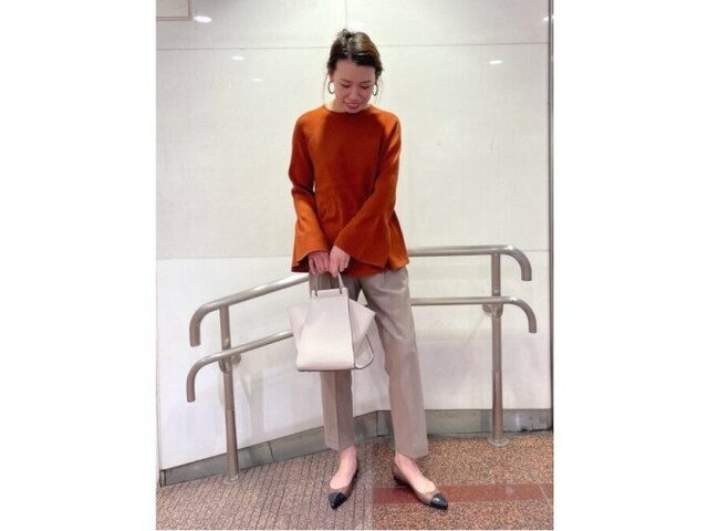 フラットタイプのレインシューズなら普段履きにも取り入れられる 出典:WEAR