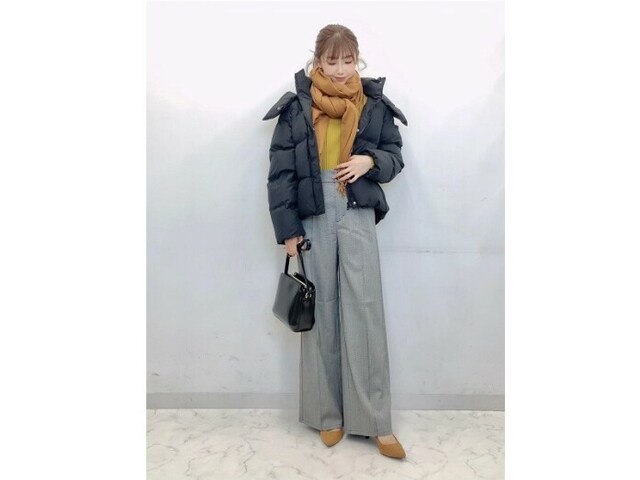 きれいめなワイドパンツはオンオフ問わず使えて便利 出典:StyleHint