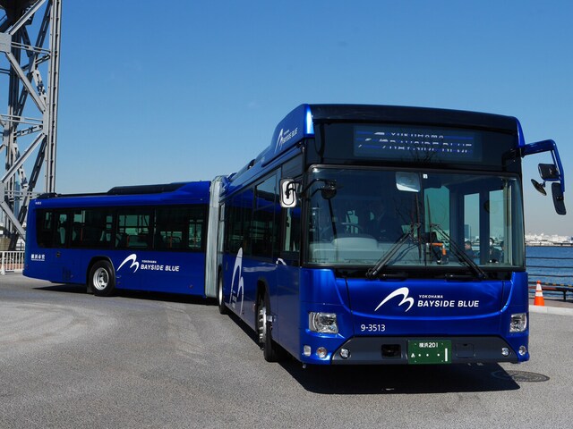 連節バス「ヨコハマベイサイドブルー」は乗車するだけで観光気分が味わえる