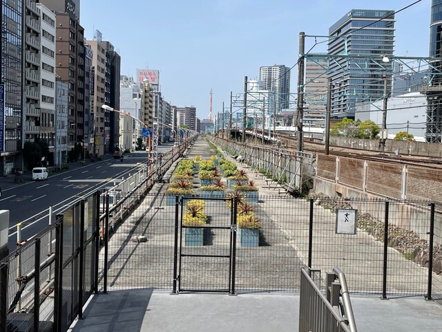 旧・東横線高架橋。紅葉坂から横浜駅方面はフェンスが閉められ非公開の状態だ