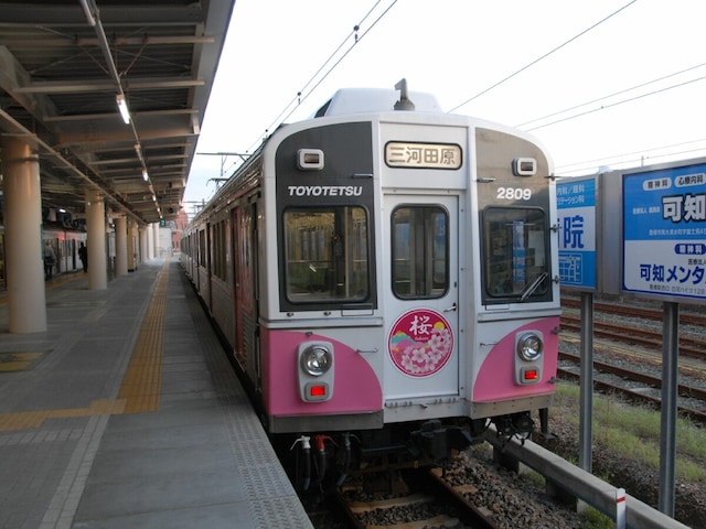 豊橋鉄道のカラフルな電車