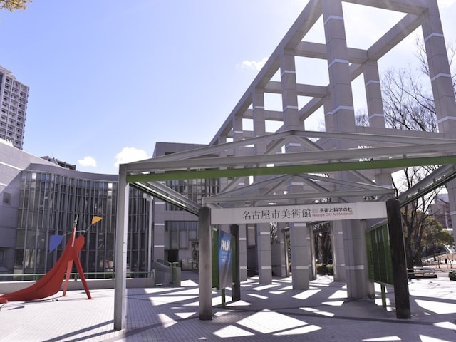 名古屋市美術館。現代美術のコレクションが充実し、意欲的な企画展も数々開催する
