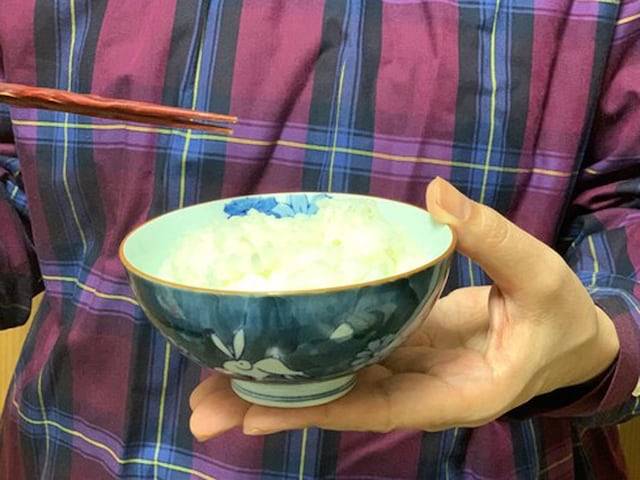 【OK】お茶碗の正しい持ち方