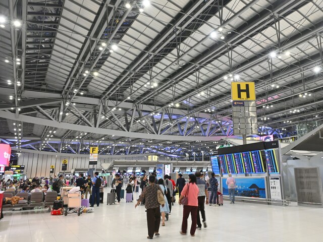 海外渡航時は例外なくパスポートが必要。空港で期限間近と気付いても、交付までに数日～数週間を要する