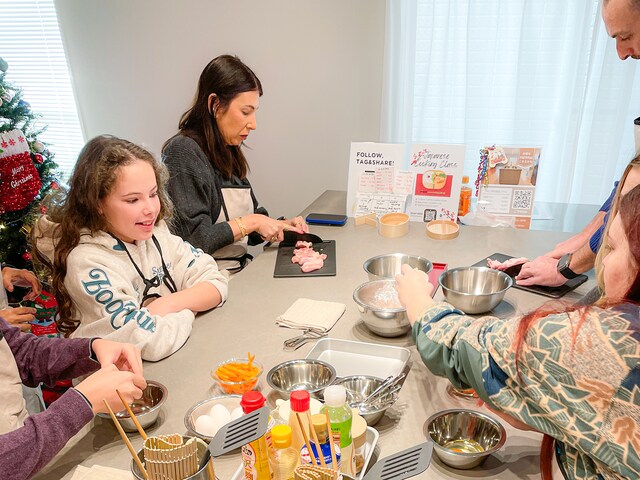 Bento Making Class in Tokyoの様子。家族連れの参加者も