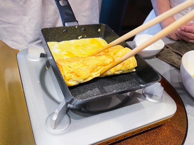 卵焼き作りは日本ならではのユニークな体験