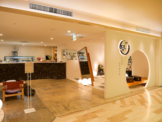 横浜ビブレ3階にある「MUUN Seoul(ムーンソウル)」2号店