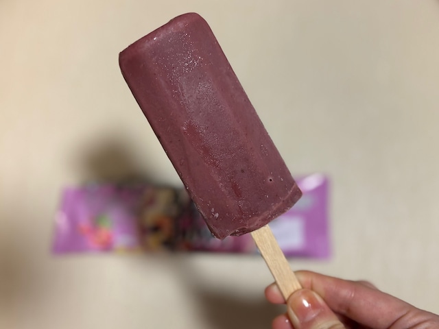 アサイーがアイスバーになっているのは珍しいですよね