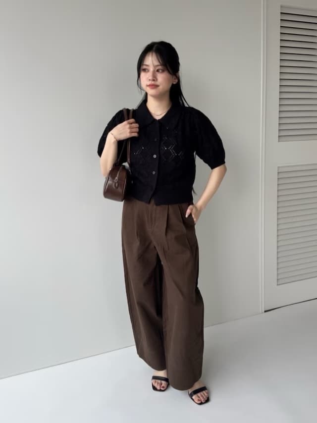 トップスはなるべくショート丈にするとバランスよし 出典:WEAR