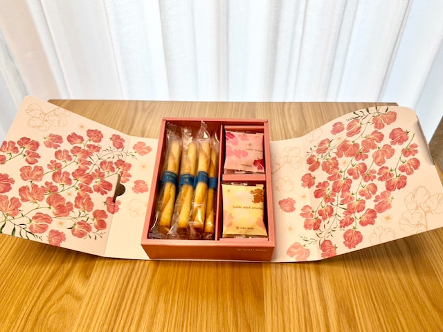 スイートピーの花言葉は「優しい思い出」。母の日のプレゼントにぴったりな華やかなパッケージです