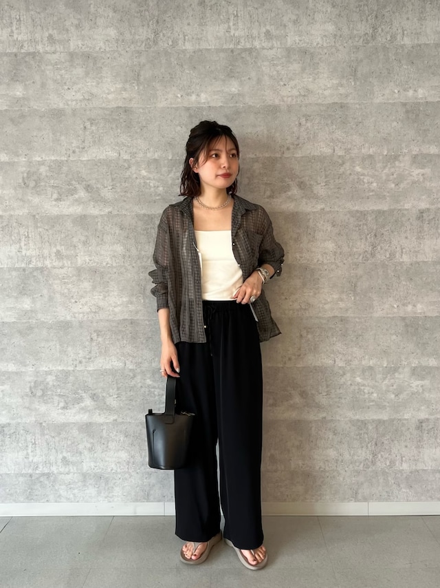 【OKコーデ】とにかく汚れやすいボトムスはダークカラーが安心 出典:WEAR