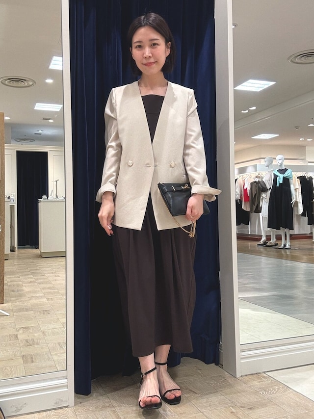 高機能素材のきれいめワンピースは万能 出典:WEAR