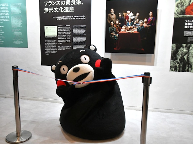 はい、ポーズ＝4月14日、東京都新宿区