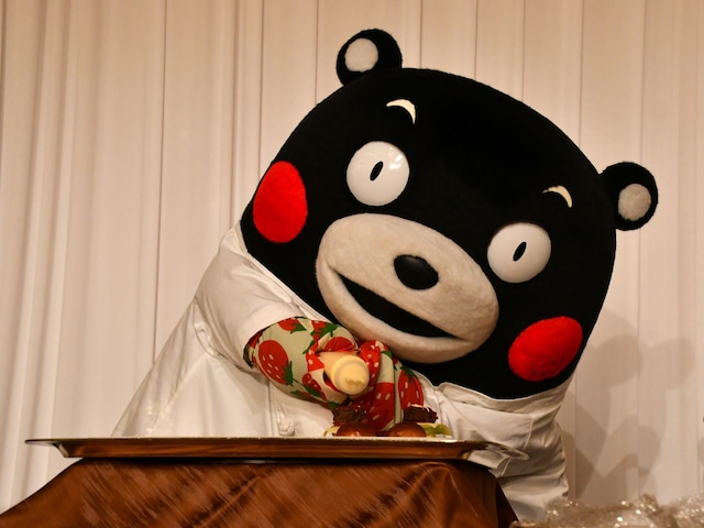 いちご模様のミトンもかわいい！＝4月27日、福岡市