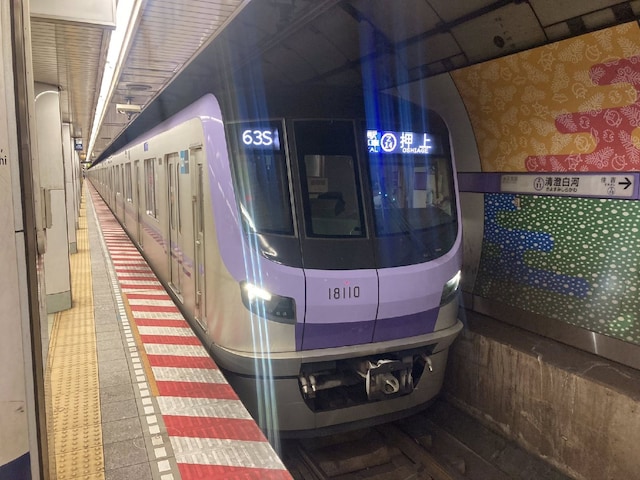 半蔵門線のラインカラーはパープル