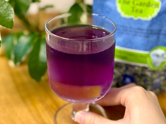 バタフライピーの花には、アンチエイジングや抗酸化作用、髪のツヤとコシを保つ作用があるといわれているそう
