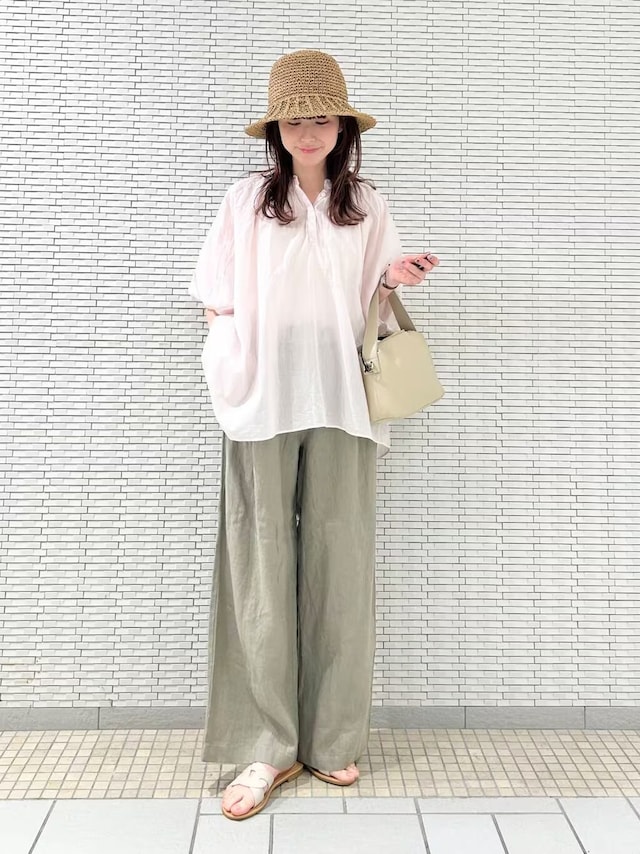 通気性の高いリネン素材は汗ではりつきにくいのがメリット 出典:WEAR