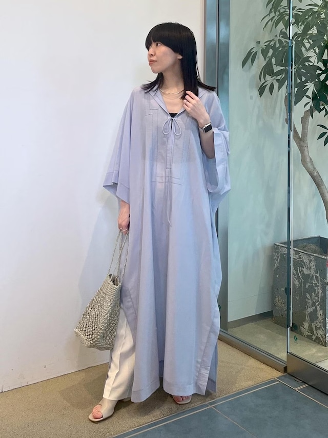 ゆったりと流れるようなシルエットで、涼しく着られるカフタンワンピース 出典:WEAR